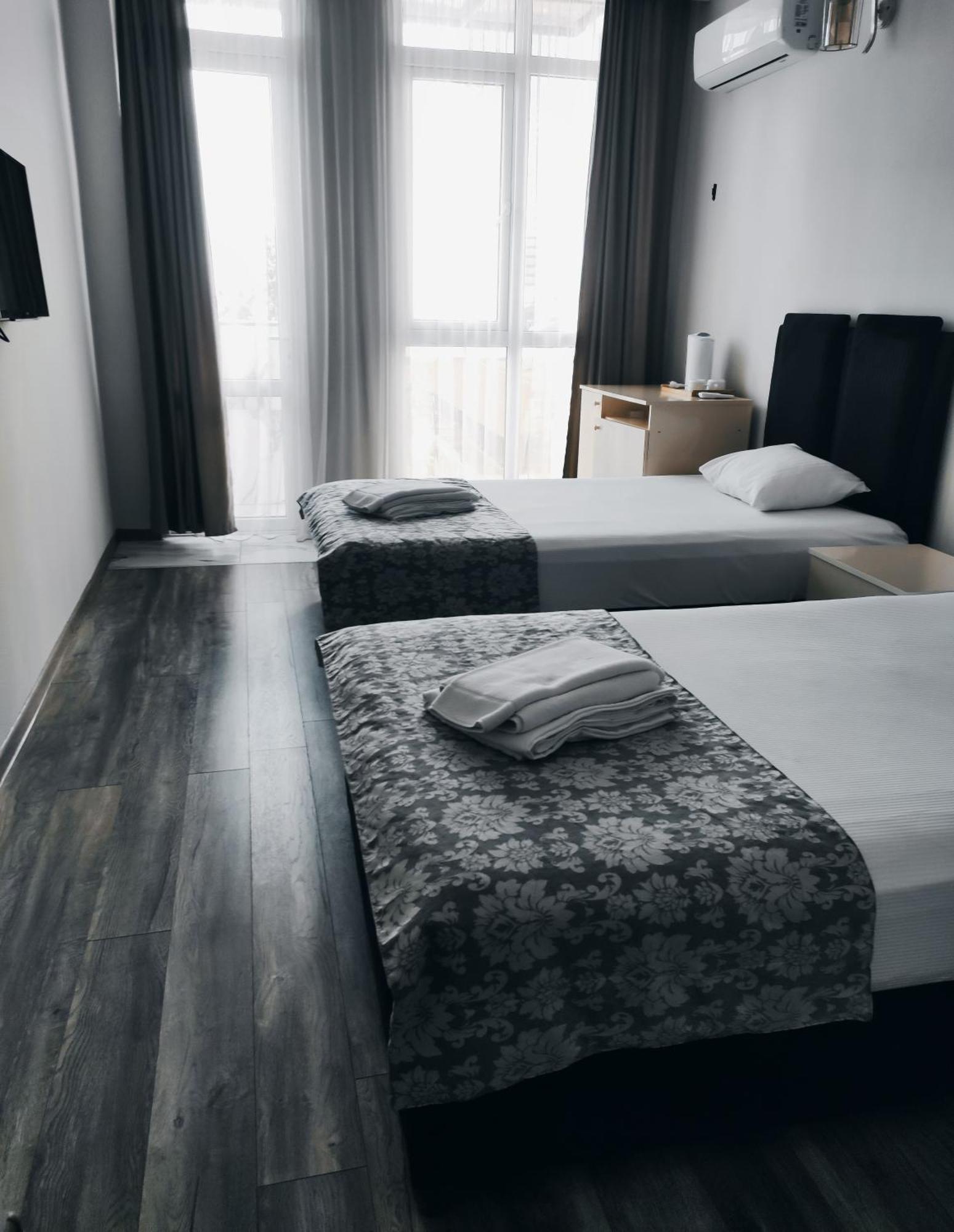 Panorama Hotel Batoemi Buitenkant foto