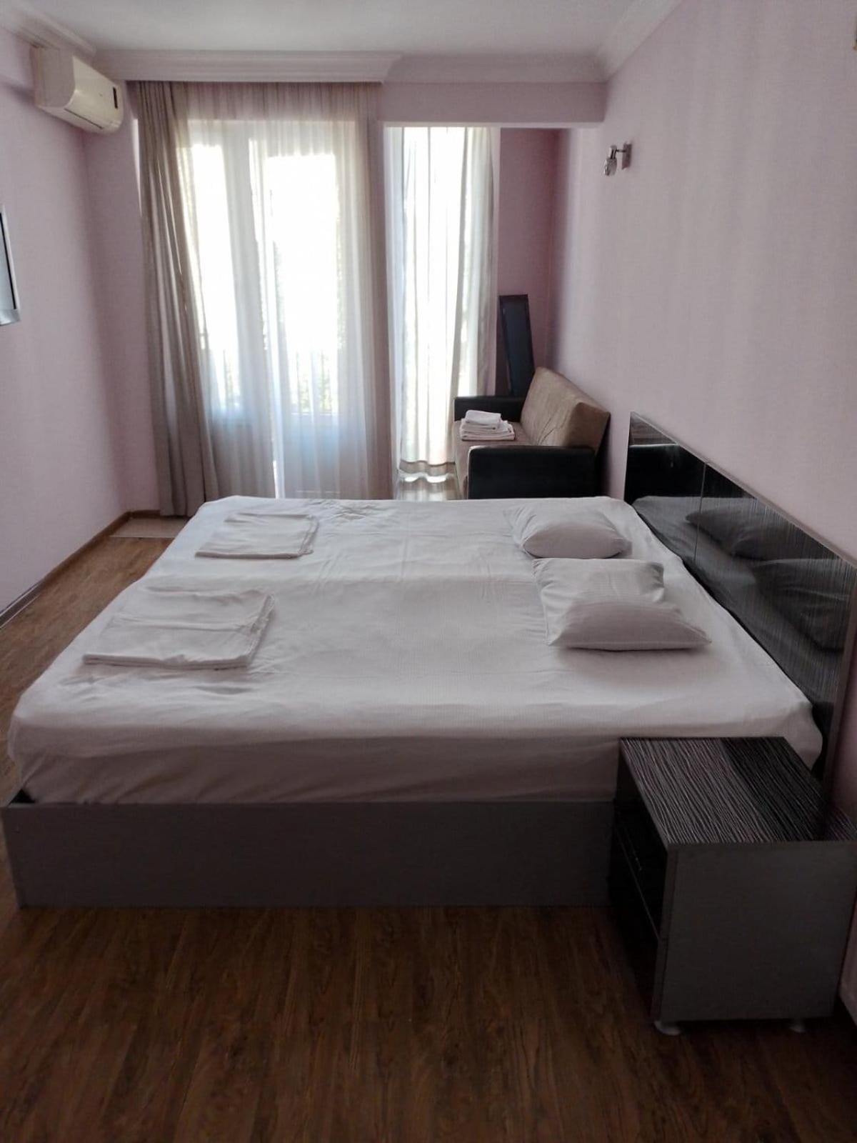 Panorama Hotel Batoemi Buitenkant foto